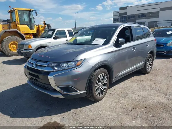 JA4AD2A35JZ052552 — 2018 Mitsubishi Outlander, фото 2 с аукциона IAAI, Задняя часть