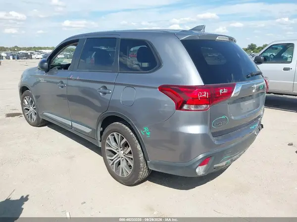 JA4AD2A35JZ052552 — 2018 Mitsubishi Outlander, фото 3 с аукциона IAAI, Задняя часть