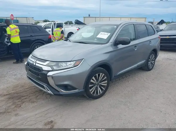 JA4AD2A30KZ055196 — 2019 Mitsubishi Outlander, фото 2 с аукциона IAAI, Левый бок