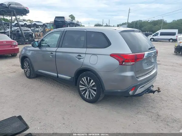 JA4AD2A30KZ055196 — 2019 Mitsubishi Outlander, фото 3 с аукциона IAAI, Левый бок