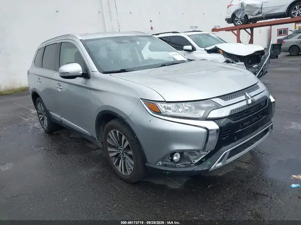 JA4AD3A37LZ030240 — 2020 Mitsubishi Outlander, Задняя часть справа (Right Rear), фото до ремонта