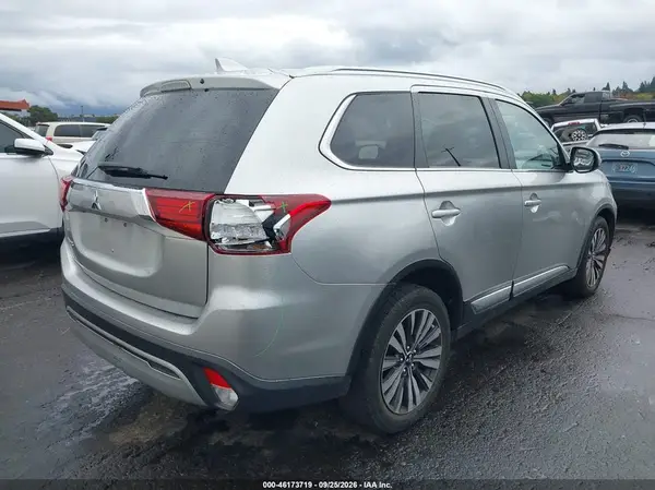 JA4AD3A37LZ030240 — 2020 Mitsubishi Outlander, фото 4 с аукциона IAAI, Задняя часть справа