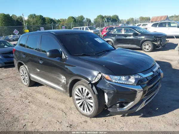 JA4AZ3A30LZ014320 — 2020 Mitsubishi Outlander, Передняя часть (Front End), фото до ремонта