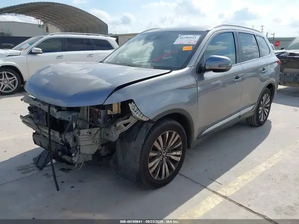 JA4AD3A35LZ040524 — 2020 Mitsubishi Outlander, фото 2 с аукциона IAAI, Передняя часть