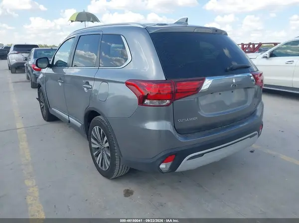 JA4AD3A35LZ040524 — 2020 Mitsubishi Outlander, фото 3 с аукциона IAAI, Передняя часть
