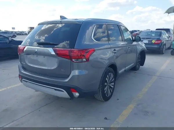 JA4AD3A35LZ040524 — 2020 Mitsubishi Outlander, фото 4 с аукциона IAAI, Передняя часть