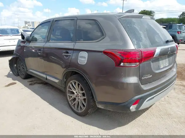 JA4AD2A36LZ007414 — 2020 Mitsubishi Outlander, фото 3 с аукциона IAAI, Передняя часть