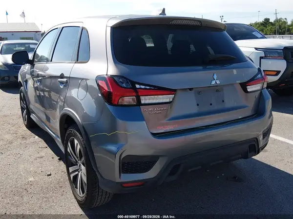 JA4APVAU5MU017898 — 2021 Mitsubishi Outlander, фото 3 с аукциона IAAI, Передняя часть