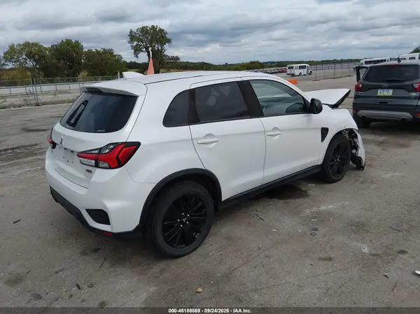 JA4ARUAU6MU005571 — 2021 Mitsubishi Outlander, фото 4 с аукциона IAAI, Передняя часть