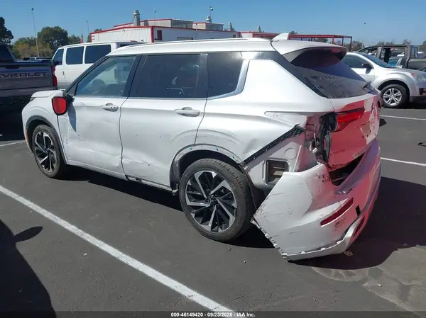 JA4J4VA84NZ016273 — 2022 Mitsubishi Outlander, фото 3 с аукциона IAAI, Левый бок