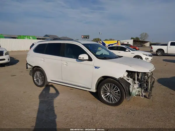 JA4J2VA70NZ021886 — 2022 Mitsubishi Outlander, Передняя часть (Front End), фото до ремонта