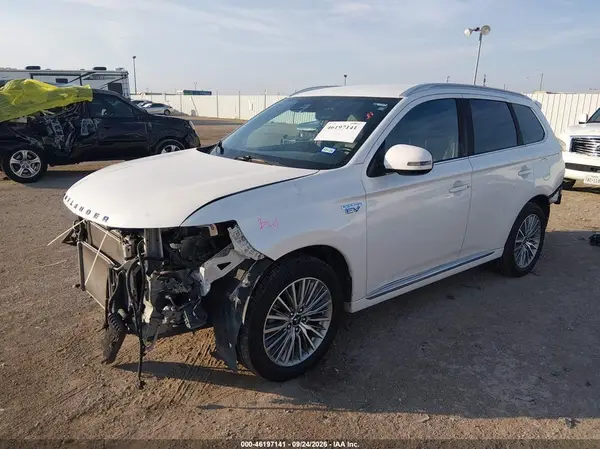 JA4J2VA70NZ021886 — 2022 Mitsubishi Outlander, фото 2 с аукциона IAAI, Передняя часть