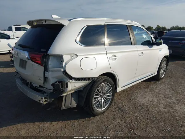 JA4J2VA70NZ021886 — 2022 Mitsubishi Outlander, фото 4 с аукциона IAAI, Передняя часть