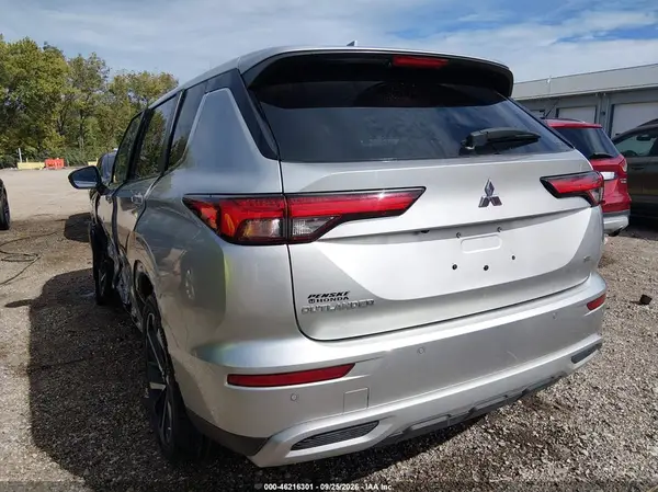 JA4J4UA85NZ043928 — 2022 Mitsubishi Outlander, фото 3 с аукциона IAAI, Левый бок