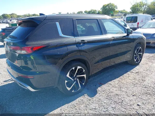 JA4J3VA8XNZ061172 — 2022 Mitsubishi Outlander, фото 4 с аукциона IAAI, Задняя часть слева