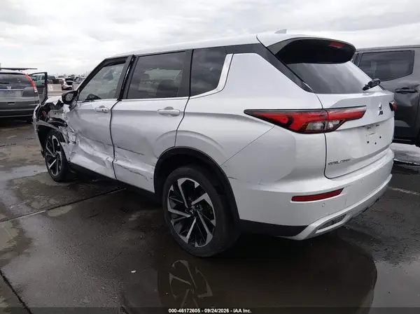 JA4J4VA82RZ082021 — 2024 Mitsubishi Outlander, фото 3 с аукциона IAAI, Передняя часть слева