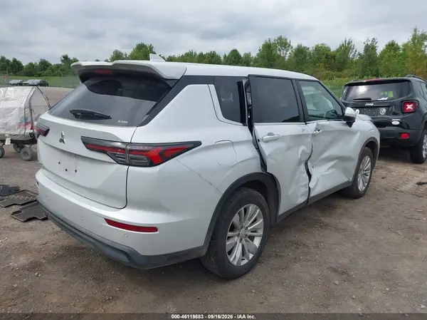 JA4J4UA88SZ055146 — 2025 Mitsubishi Outlander, фото 4 с аукциона IAAI 15.10.2026, Правый бок