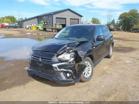 2018 Mitsubishi RVR VIN JA4AJ3AUXJU602879 фото 2