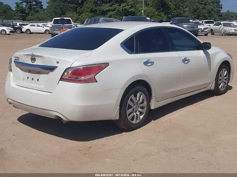 2015 Nissan Altima 2.5 S VIN 1N4AL3AP9FN329404 фото 4