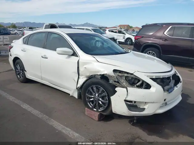 1N4AL3AP1FC442128 — 2015 Nissan Altima 2.5 S, Передняя часть справа (Right Front), фото до ремонта