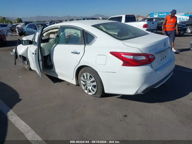 1N4AL3AP4HN353726 — 2017 Nissan Altima 2.5 S, фото 3 с аукциона IAAI 13.10.2026, Передняя часть