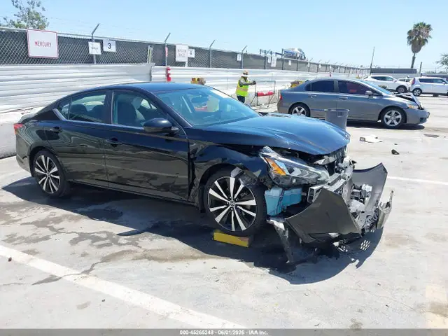 1N4BL4CV9LC260193 — 2020 Nissan Altima SR FWD, Передняя часть (Front End), фото до ремонта