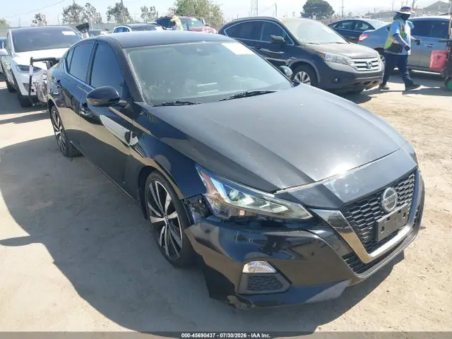 1N4BL4CV5LN306087 — 2020 Nissan Altima SR FWD, Передняя часть слева (Left Front), фото до ремонта