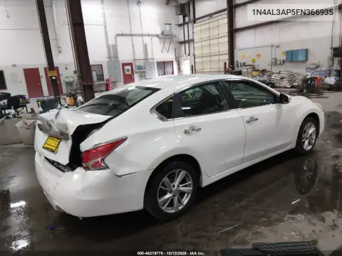 1N4AL3AP5FN366935 — 2015 Nissan Altima, Сзади, фото до ремонта