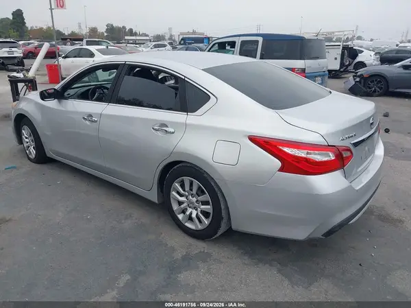 1N4AL3AP5GC254617 — 2016 Nissan Altima, фото 3 с аукциона IAAI, Передняя часть справа