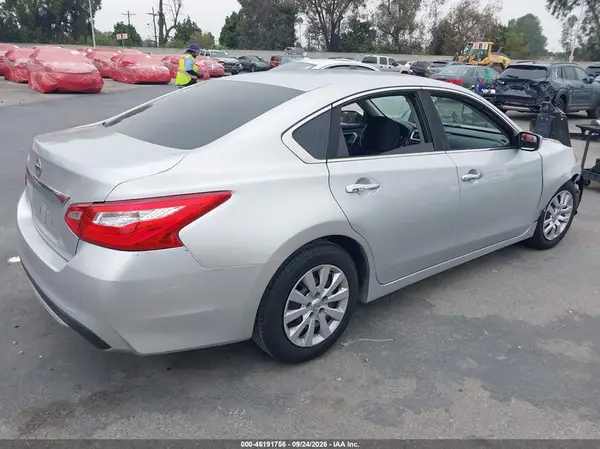 1N4AL3AP5GC254617 — 2016 Nissan Altima, фото 4 с аукциона IAAI, Передняя часть справа