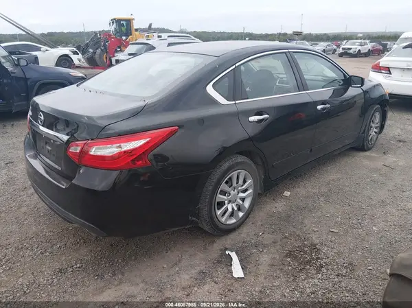 1N4AL3AP5HN359695 — 2017 Nissan Altima, фото 4 с аукциона IAAI 13.10.2026, Передняя часть