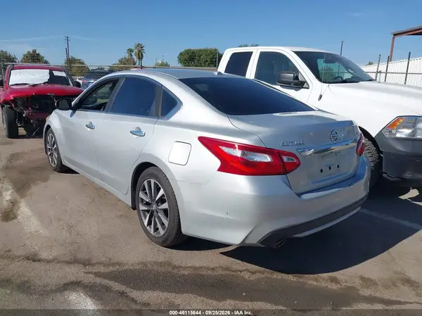1N4AL3AP7HC289662 — 2017 Nissan Altima, фото 3 с аукциона IAAI, Передняя часть слева