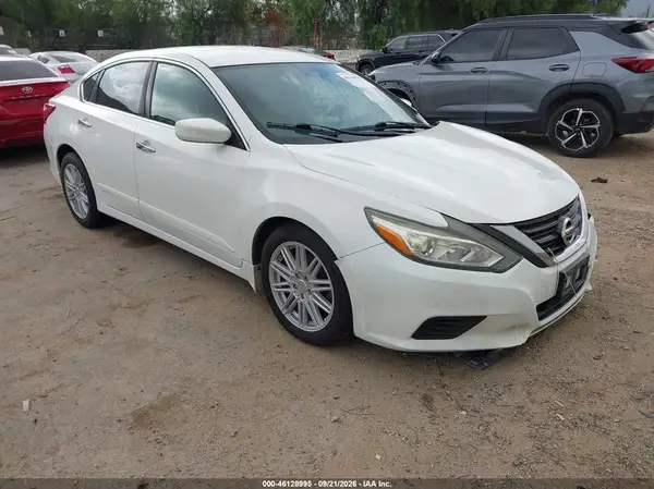 1N4AL3APXHC263508 — 2017 Nissan Altima, Передняя часть слева (Left Front), фото до ремонта