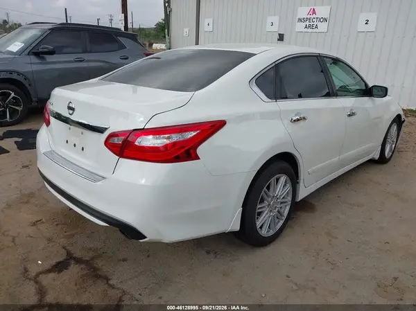 1N4AL3APXHC263508 — 2017 Nissan Altima, фото 4 с аукциона IAAI 14.10.2026, Передняя часть слева