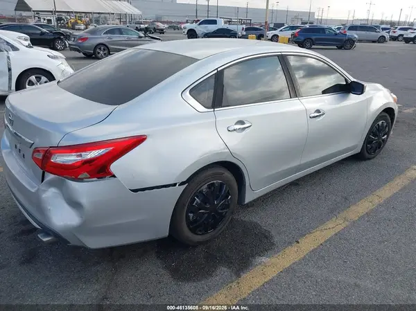 1N4AL3AP1HN353649 — 2017 Nissan Altima, фото 4 с аукциона IAAI 13.10.2026, Естественный износ