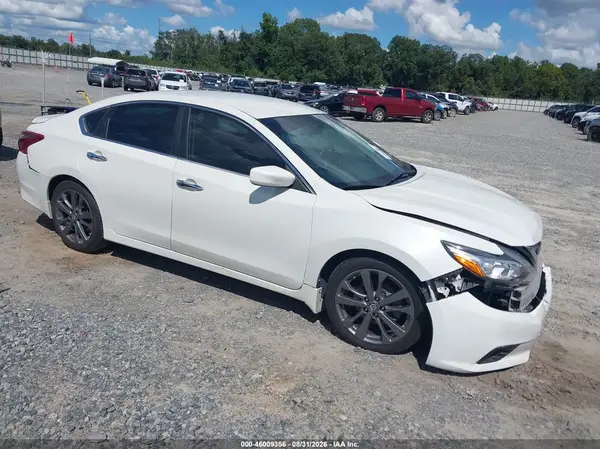 1N4AL3AP5JC268038 — 2018 Nissan Altima, Передняя часть (Front End), фото до ремонта