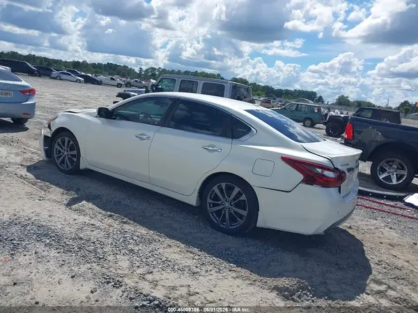 1N4AL3AP5JC268038 — 2018 Nissan Altima, фото 3 с аукциона IAAI, Передняя часть