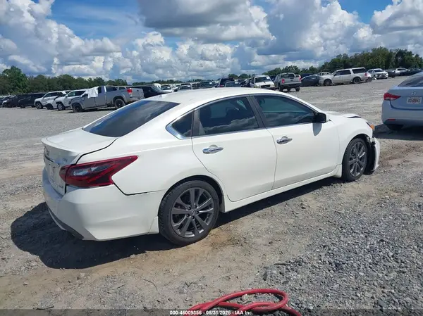 1N4AL3AP5JC268038 — 2018 Nissan Altima, фото 4 с аукциона IAAI, Передняя часть
