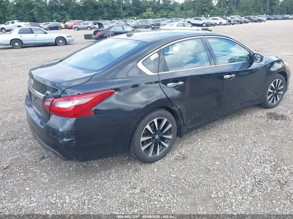 1N4AL3AP3JC174174 — 2018 Nissan Altima, фото 4 с аукциона IAAI 13.10.2026, Естественный износ