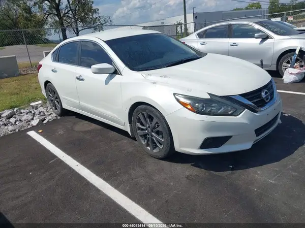 1N4AL3AP4JC260920 — 2018 Nissan Altima, Передняя часть слева (Left Front), фото до ремонта