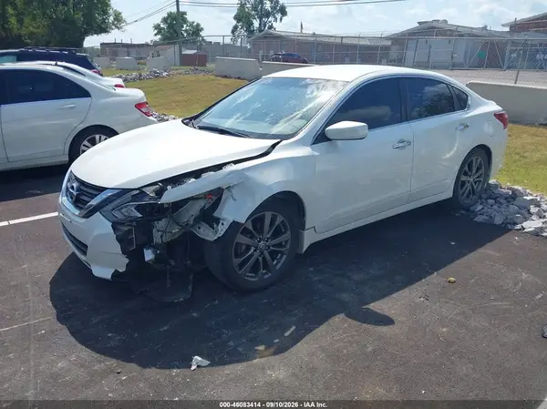 1N4AL3AP4JC260920 — 2018 Nissan Altima, фото 2 с аукциона IAAI 15.10.2026, Передняя часть слева