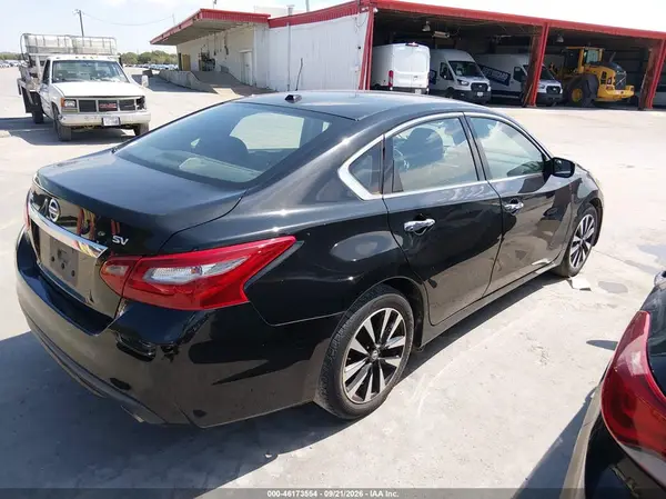 1N4AL3AP1JC263807 — 2018 Nissan Altima, фото 4 с аукциона IAAI 28.09.2026, Естественный износ