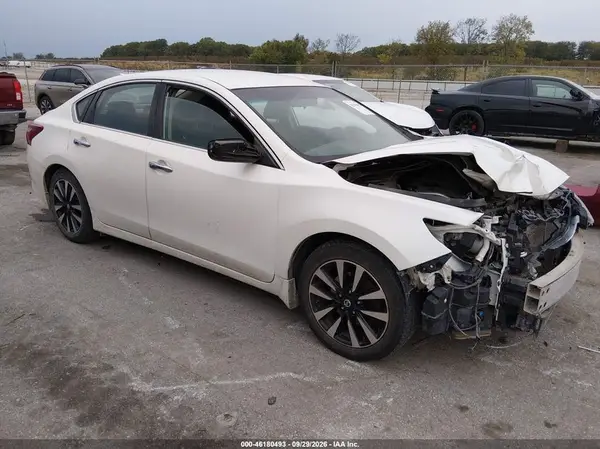 1N4AL3APXJC200155 — 2018 Nissan Altima, Передняя часть (Front End), фото до ремонта