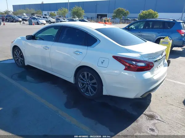 1N4AL3AP5JC296468 — 2018 Nissan Altima, фото 3 с аукциона IAAI 28.09.2026, Естественный износ