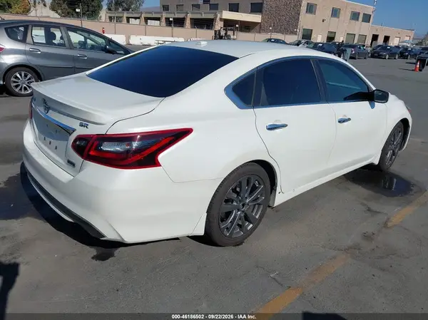 1N4AL3AP5JC296468 — 2018 Nissan Altima, фото 4 с аукциона IAAI 28.09.2026, Естественный износ