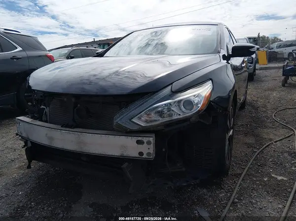 1N4AL3AP1JC237823 — 2018 Nissan Altima, фото 2 с аукциона IAAI, Передняя часть справа
