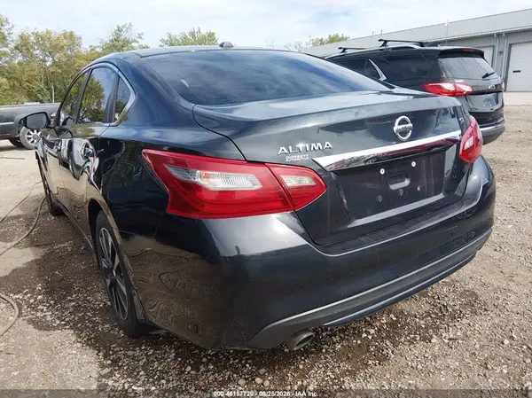 1N4AL3AP1JC237823 — 2018 Nissan Altima, фото 3 с аукциона IAAI, Передняя часть справа