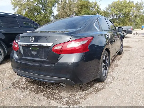 1N4AL3AP1JC237823 — 2018 Nissan Altima, фото 4 с аукциона IAAI, Передняя часть справа