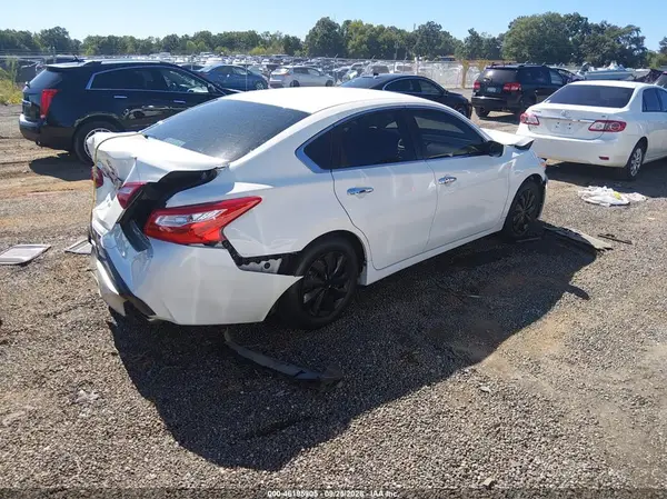 1N4AL3AP3JC130577 — 2018 Nissan Altima, фото 4 с аукциона IAAI, Передняя и задняя части
