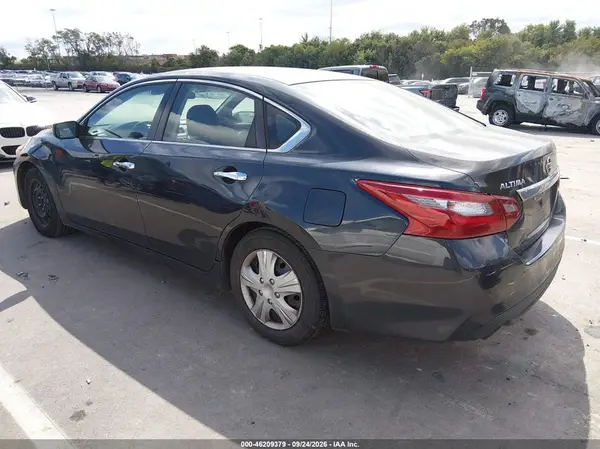 1N4AL3AP5JC141113 — 2018 Nissan Altima, фото 3 с аукциона IAAI, Естественный износ